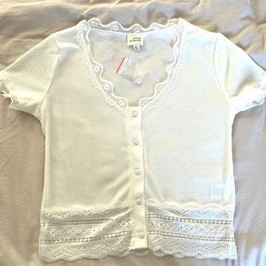 White button up t shirt with lace
